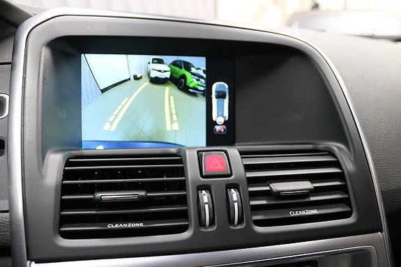 Volvo XC60 11 of 27