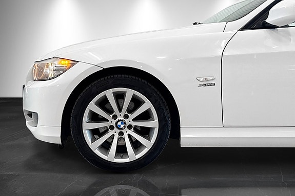 BMW 320d 4 of 5