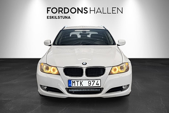 BMW 320d 2 of 5
