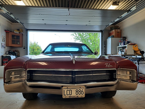 Buick Riviera 9 of 10