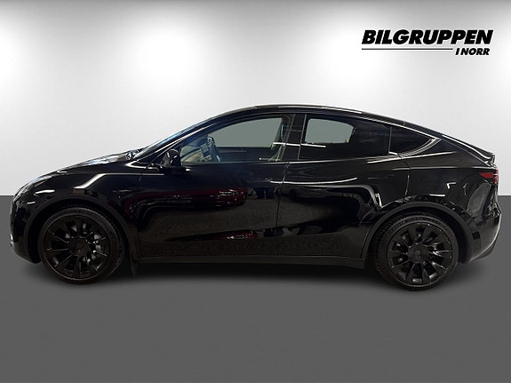 Tesla Model Y 4 of 19
