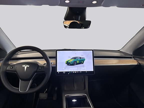 Tesla Model Y 7 of 19