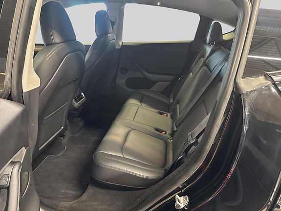 Tesla Model Y 9 of 19