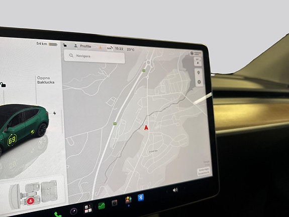 Tesla Model Y 10 of 19