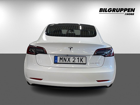 Tesla Model 3 5 of 5