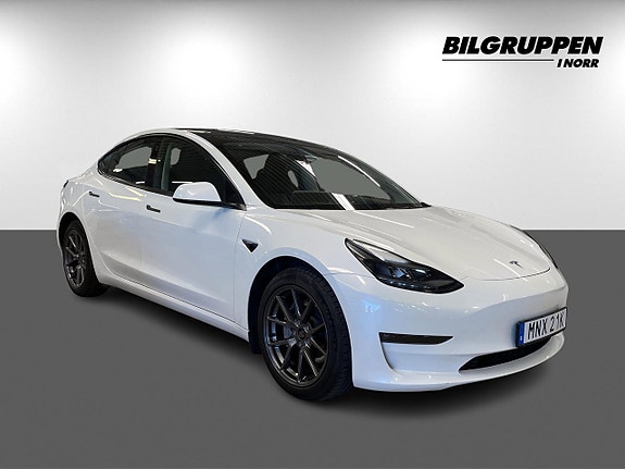 Tesla Model 3 3 of 5
