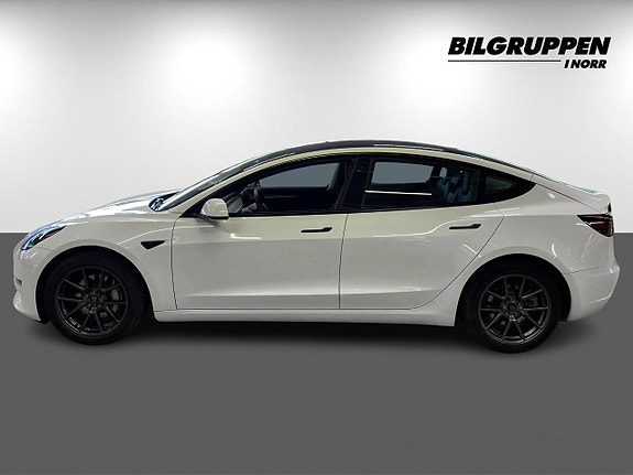 Tesla Model 3 4 of 5