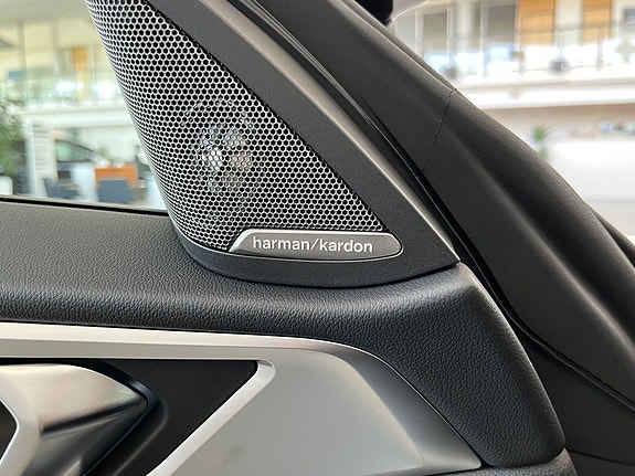 BMW i4 9 of 16