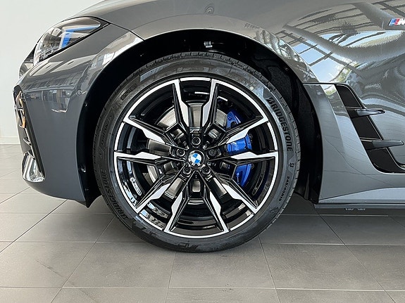 BMW i4 4 of 5