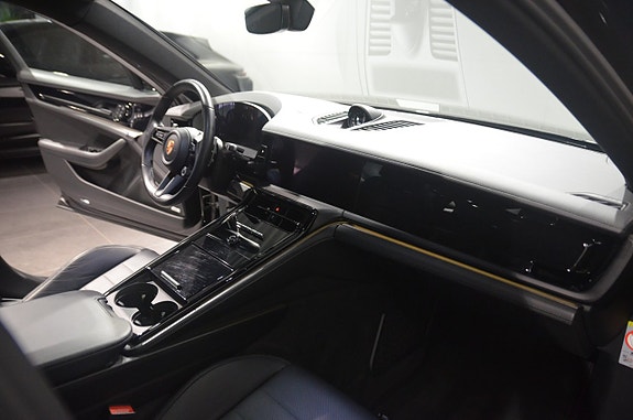 Porsche Panamera 4 13 of 20
