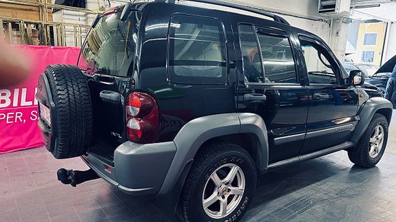 Jeep Cherokee 4 of 5
