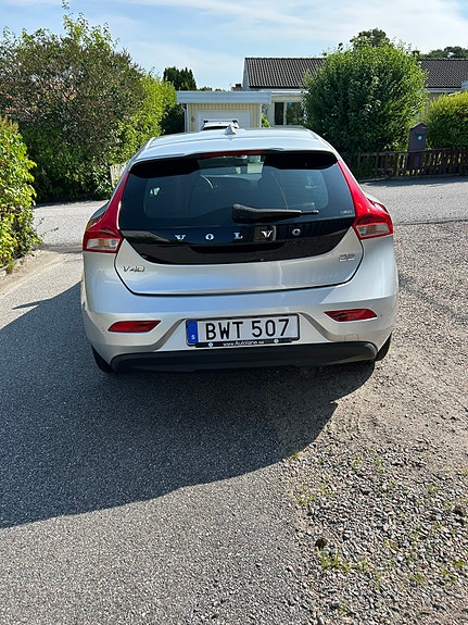 Volvo V40 3 of 5