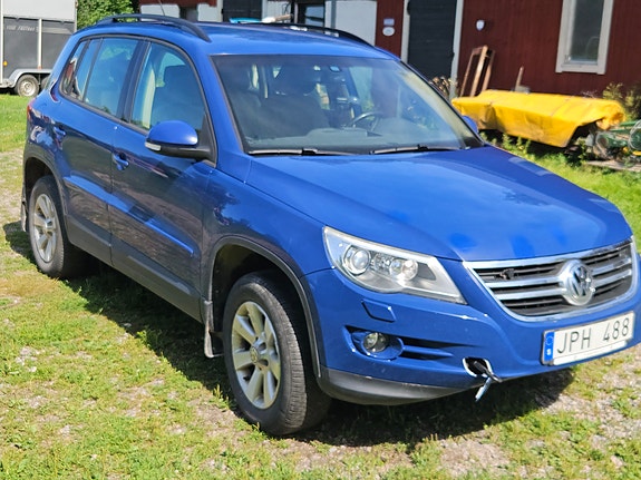 Volkswagen Tiguan 2 of 2