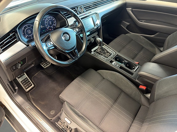 Volkswagen Passat Alltrack 9 of 26