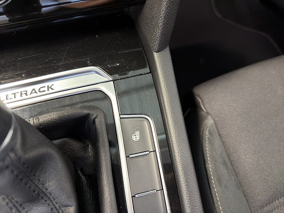 Volkswagen Passat Alltrack 22 of 26
