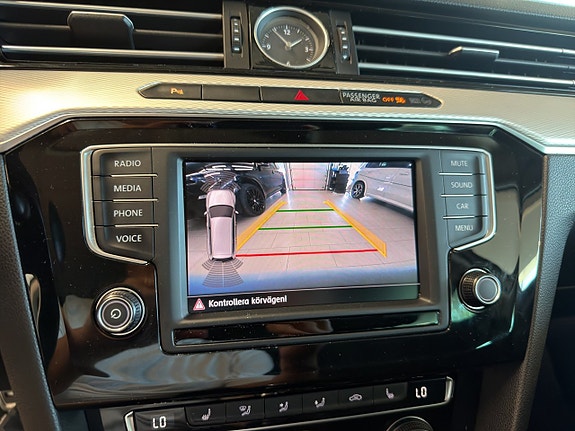 Volkswagen Passat Alltrack 20 of 26