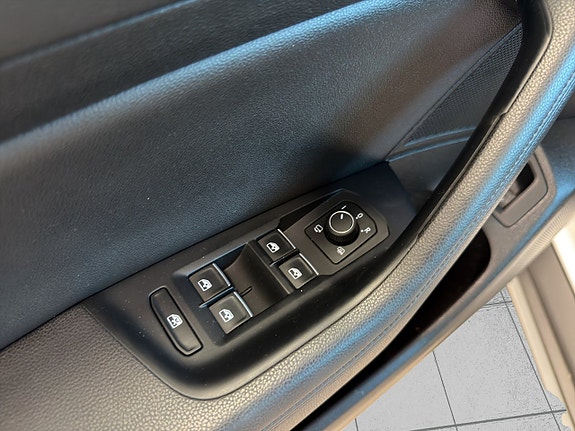 Volkswagen Passat Alltrack 16 of 26