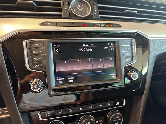Volkswagen Passat Alltrack 17 of 26