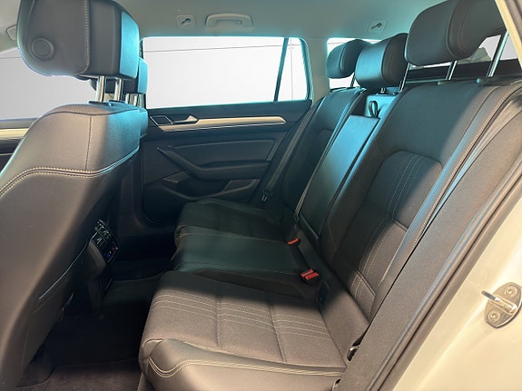 Volkswagen Passat Alltrack 15 of 26