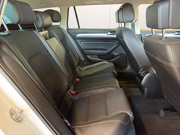 Volkswagen Passat Alltrack 12 of 26