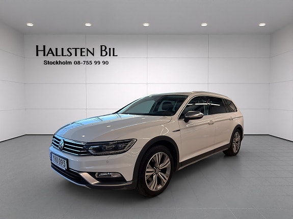 Volkswagen Passat Alltrack 2 of 26