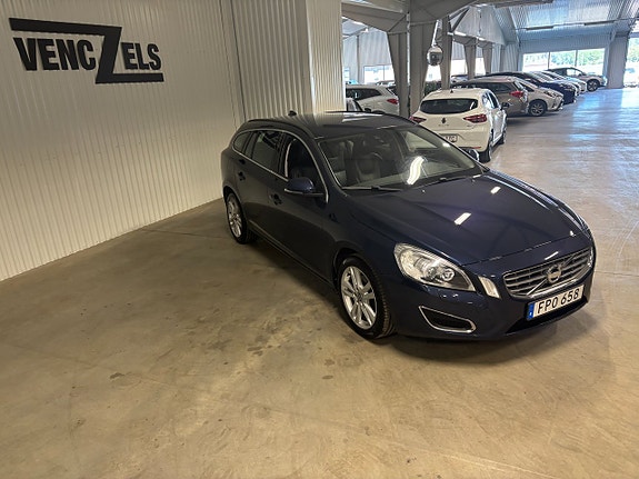 Volvo V60 2 of 9
