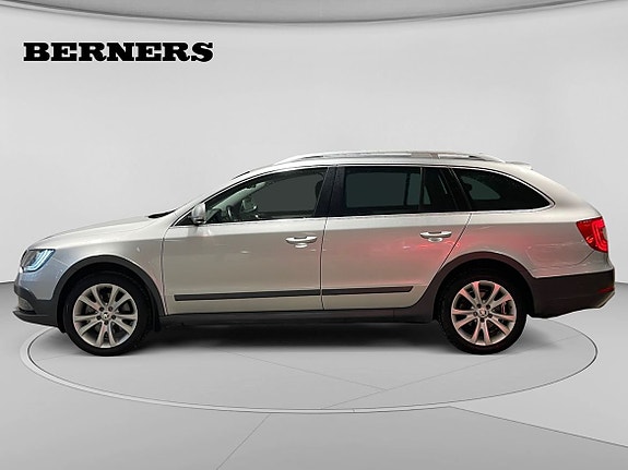 Skoda Superb 2 of 5