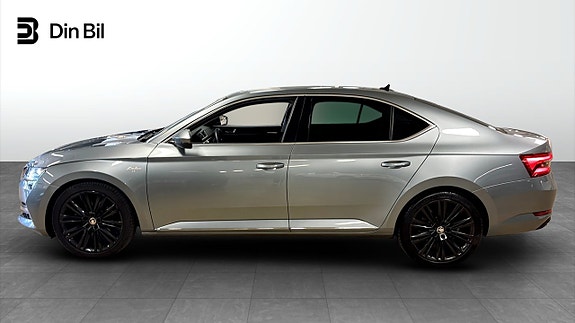 Skoda Superb 2 of 5
