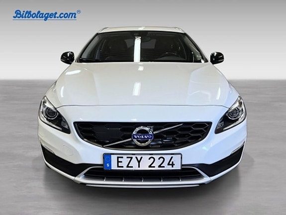 Volvo V60 Cross Country 2 of 5