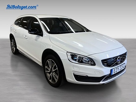 Volvo V60 Cross Country 3 of 5