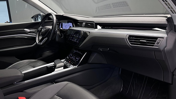 Audi e-tron 8 of 21