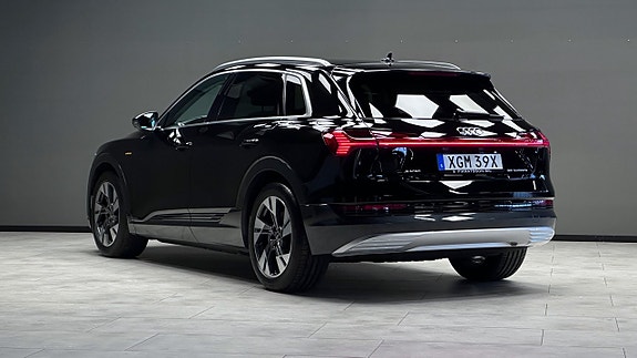 Audi e-tron 18 of 21