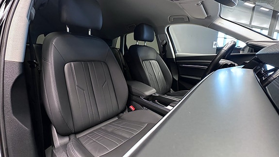 Audi e-tron 10 of 21