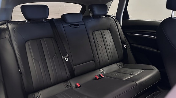 Audi e-tron 9 of 21