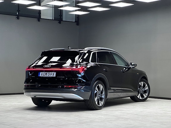 Audi e-tron 2 of 5
