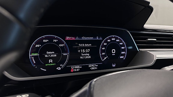 Audi e-tron 15 of 21