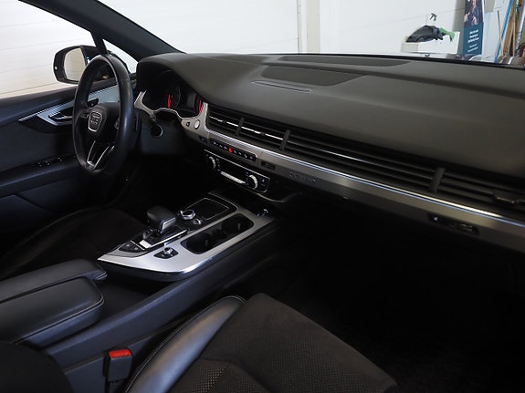 Audi Q7 9 of 27
