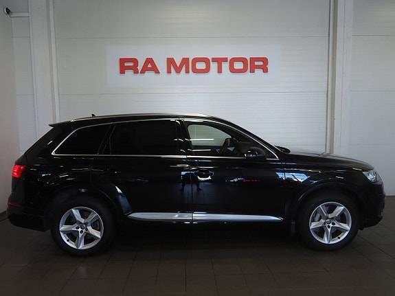 Audi Q7 4 of 5