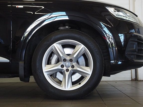 Audi Q7 8 of 27