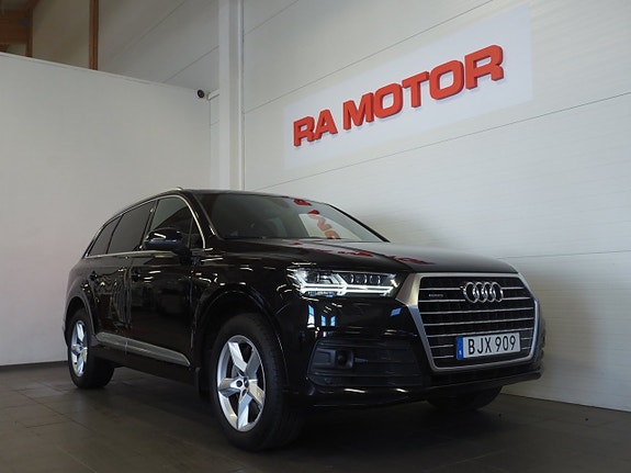Audi Q7 3 of 5