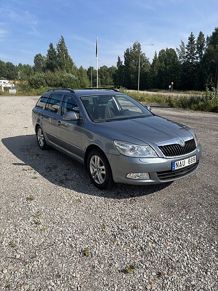Skoda Octavia 2 of 4