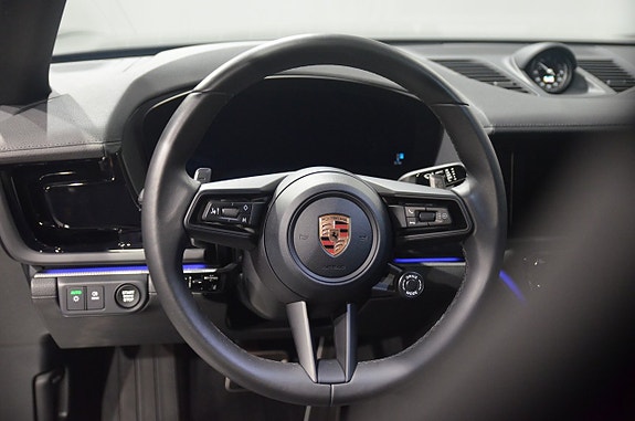 Porsche Panamera 4 16 of 21
