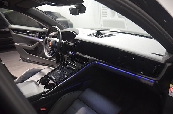 Porsche Panamera 4 13 of 21