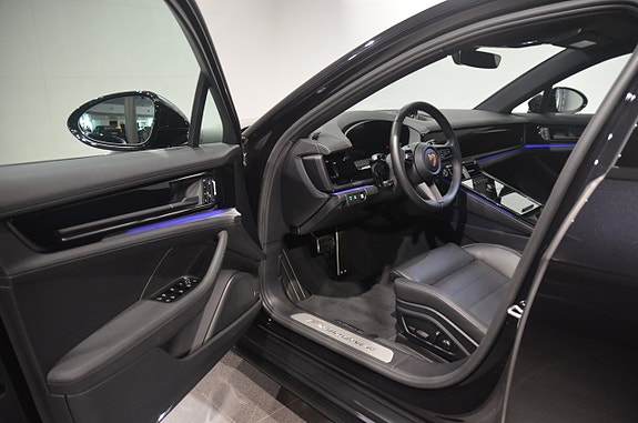 Porsche Panamera 4 9 of 21