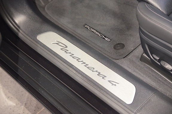 Porsche Panamera 4 20 of 21