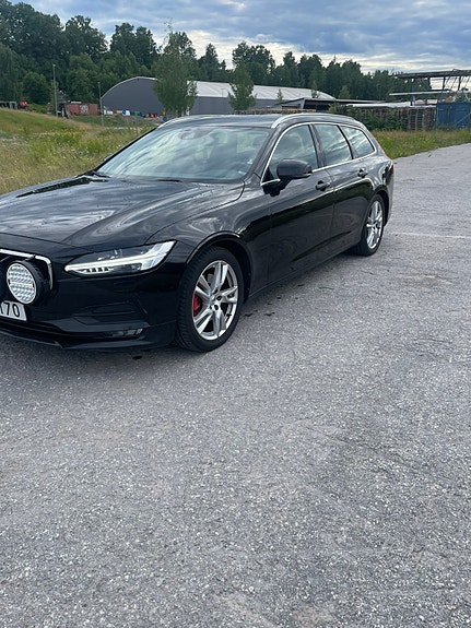 Volvo V90 2 of 5