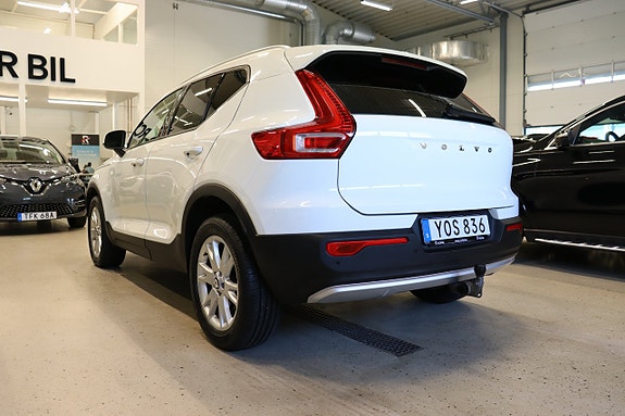Volvo XC40 4 of 27