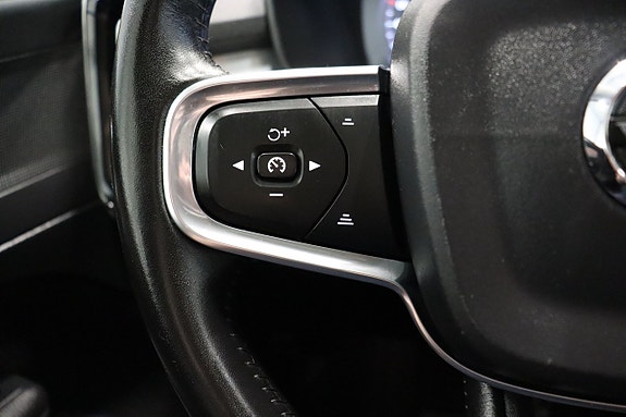 Volvo XC40 17 of 27