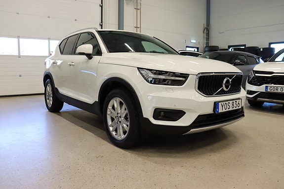 Volvo XC40 2 of 27