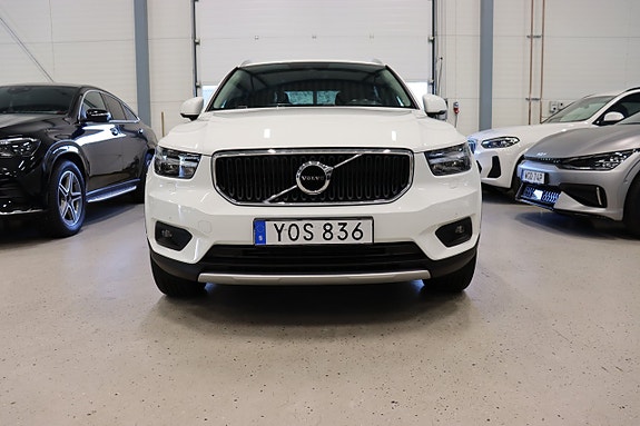 Volvo XC40 3 of 27